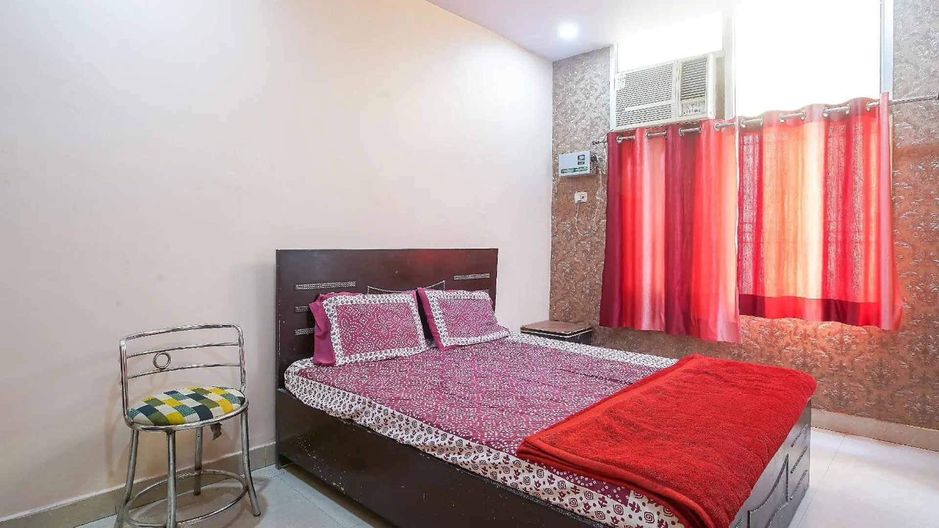 Hotel R-L-J Near Kashi Vishwanath Temple -Free Wi-Fi - Parking And Lift Facilities - A Budget Guest House In Varanasi India
