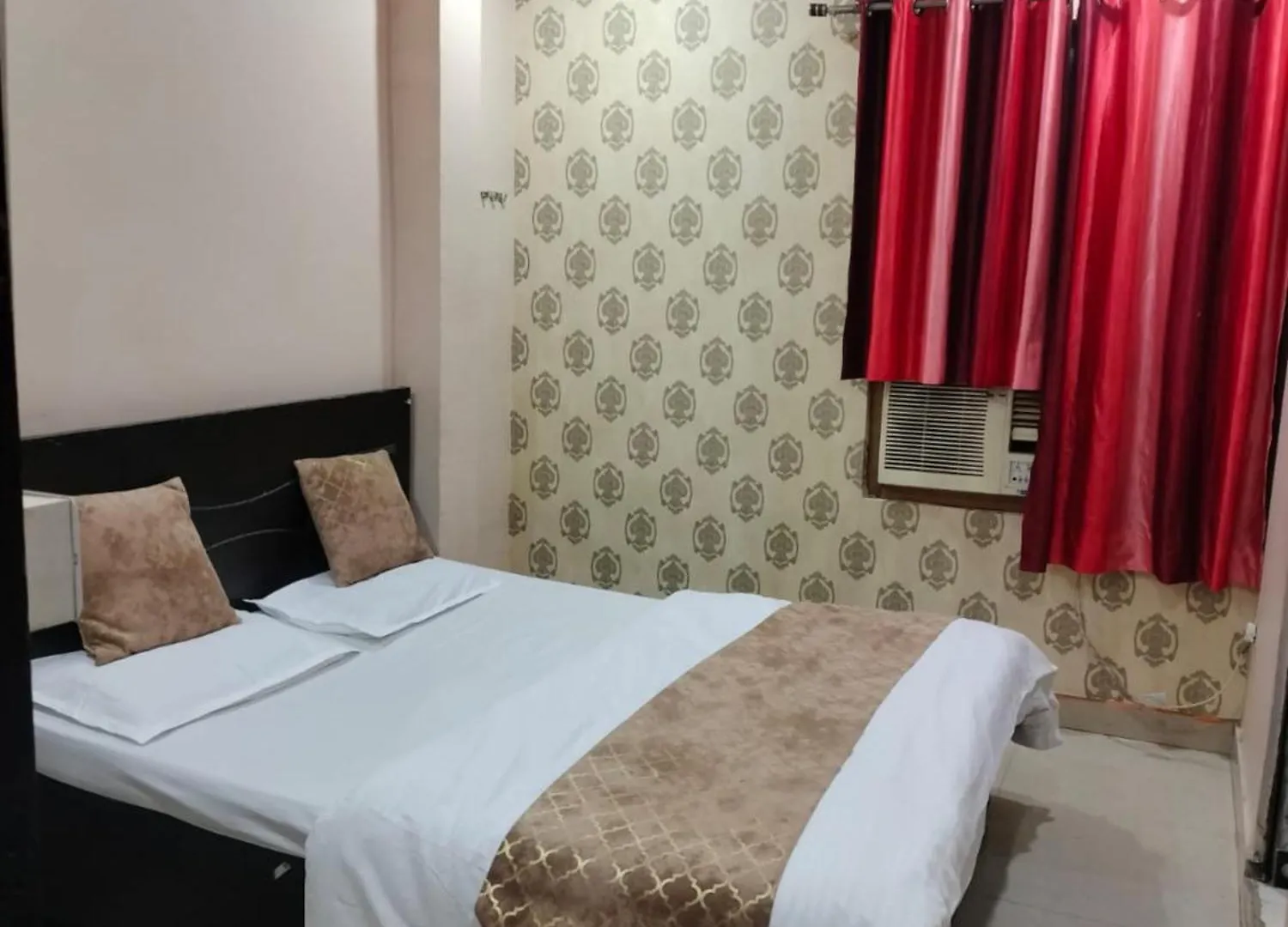****  Hotel R-L-J Near Kashi Vishwanath Temple -Free Wi-Fi - Parking And Lift Facilities - A Budget Guest House In Varanasi India